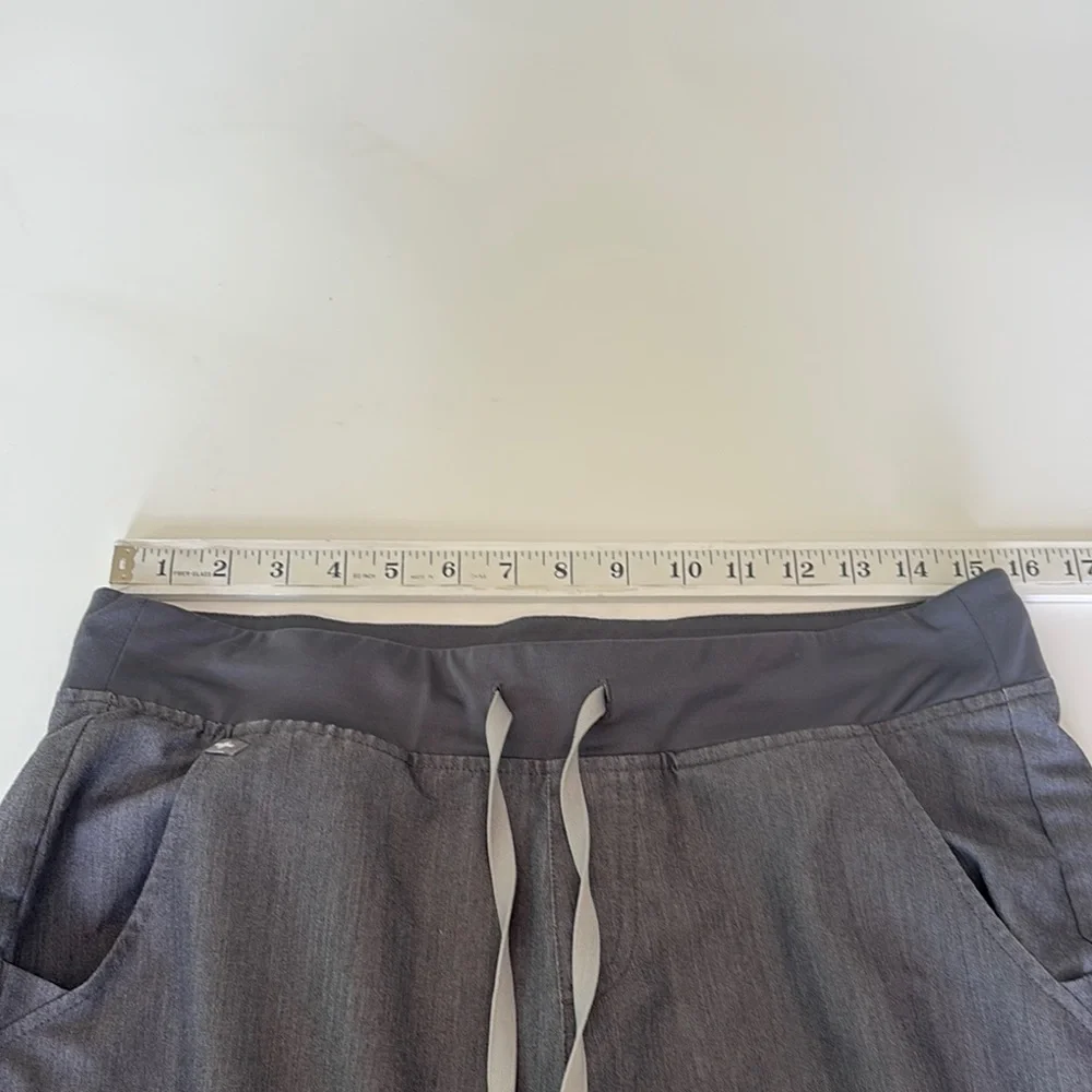 Figs Set of 2 Zamora Jogger Scrub Pants Grey #1670 6 Pockets Yoga Waist Size M - Picture 7 of 12